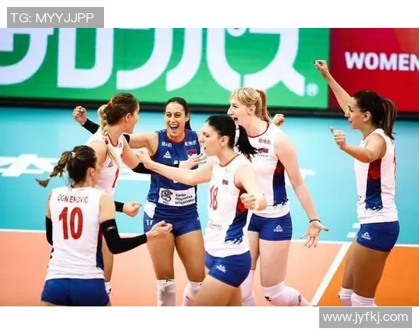 上海排球队团队协作引发热议球迷对战术配合和默契度的不同看法