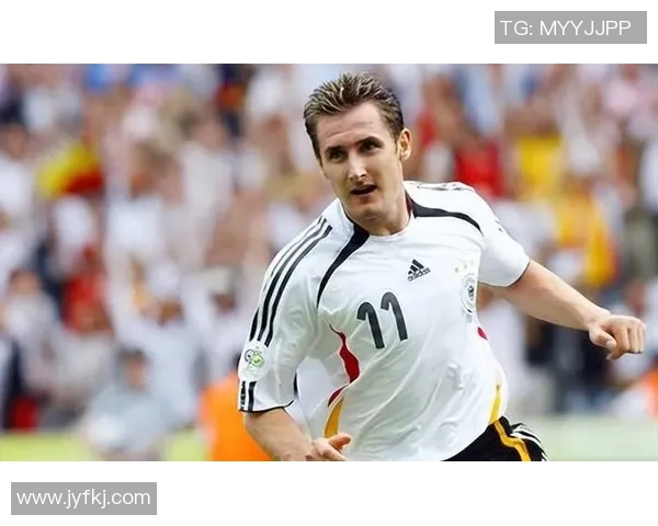 足球明星短发发型精选展示时尚潮流与个性魅力的完美结合 足球明星短发发型精选展示时尚潮流与个性魅力的完美结合