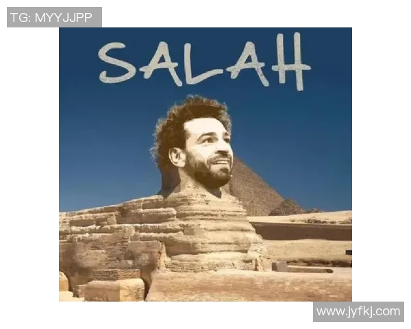 足球明星身披斗篷与女生合影展现独特魅力与时尚风格 足球明星身披斗篷与女生合影展现独特魅力与时尚风格