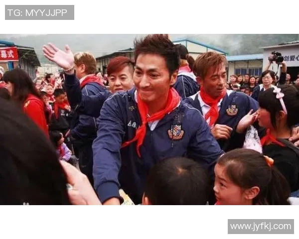 成龙携手足球明星共聚一堂精彩视频回顾与幕后故事分享